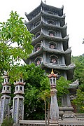 Objetivo 16 to 35
Pagoda de siete pisos
Vietnam
MONTAÑA DE MARMOL
Foto: 15045