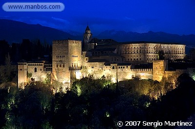 La Alhambra al anochecer