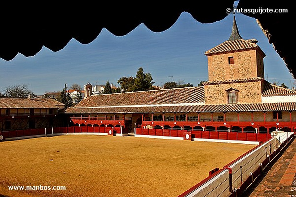 Santa Cruz de Mudela
Plaza de Toros y Santuario Virgen de las Virtudes
Ciudad Real