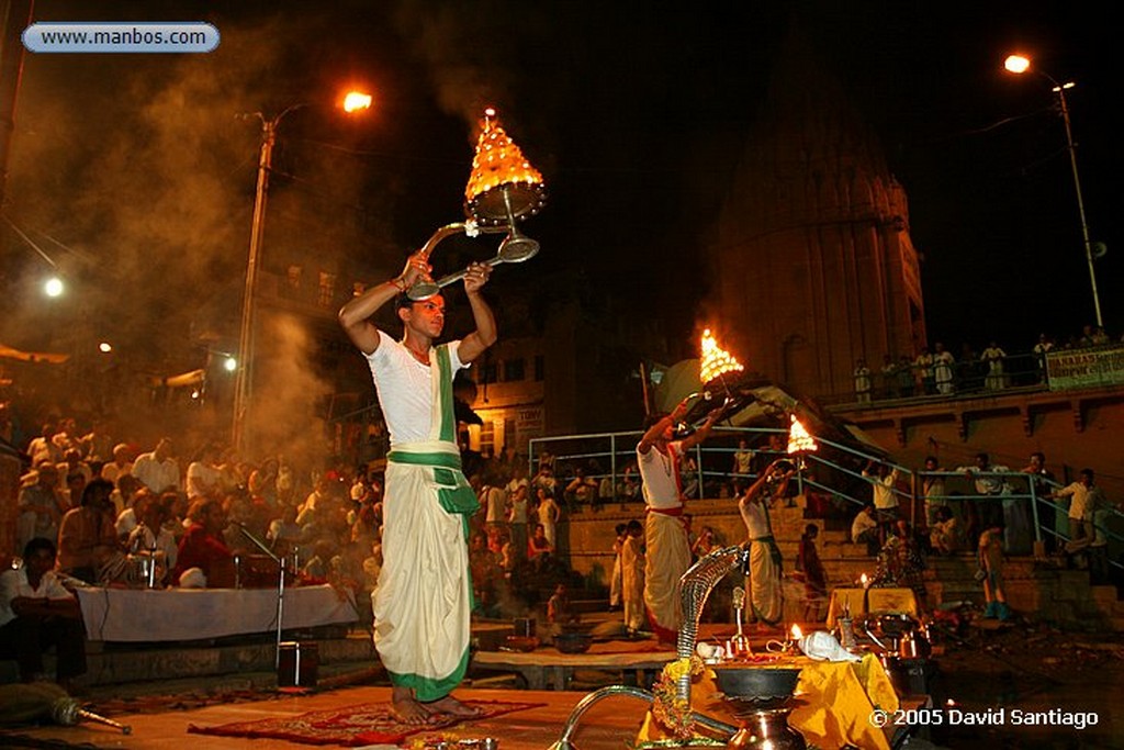 Varanasi
Ceremonia en el Rio Ganges en Varanasi
Varanasi