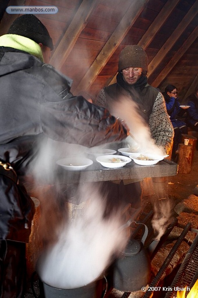 Laponia
Café durante la excursión de huskies en cabaña  de madera. Versión moderna de Kota
Laponia