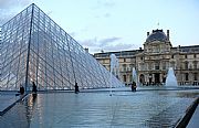Piramide del Louvre, Paris, Francia