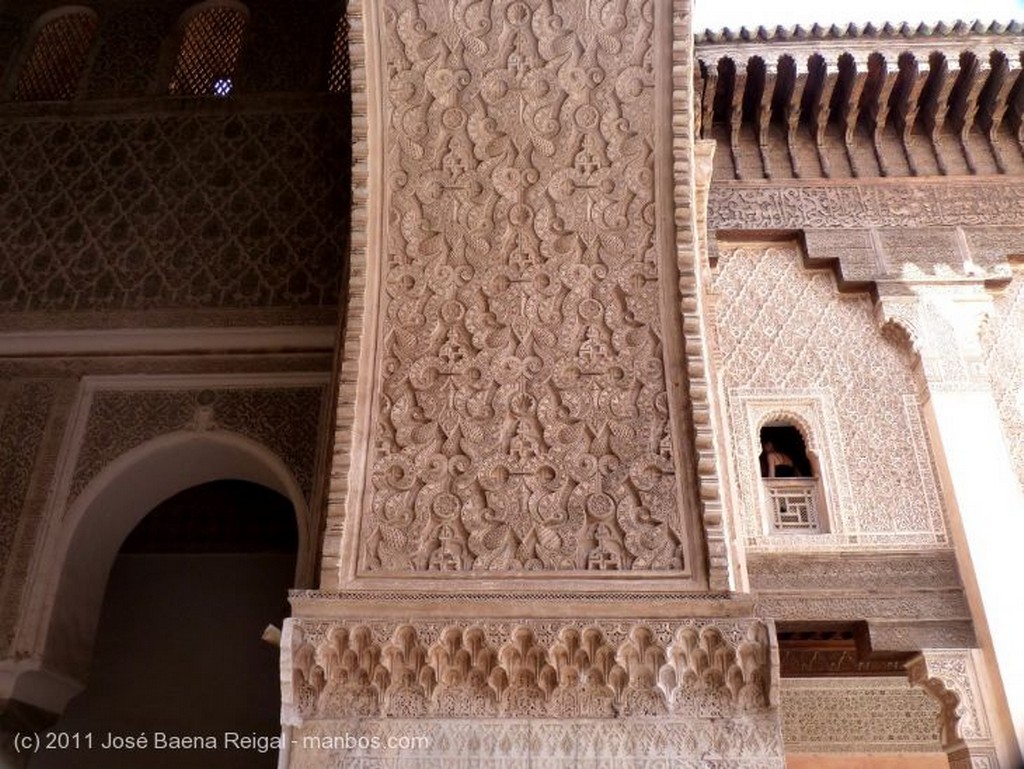 Marrakech
Muros y alero de cedro
Marrakech