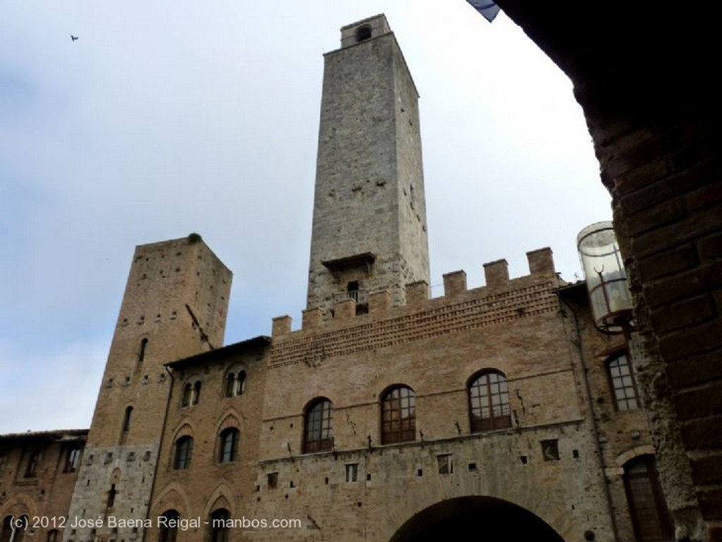 San Gimignano
Fachada con farola
Siena