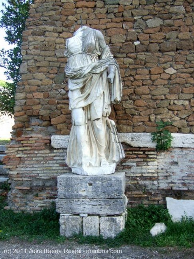 Ostia Antica
Templo de Roma y Augusto
Roma