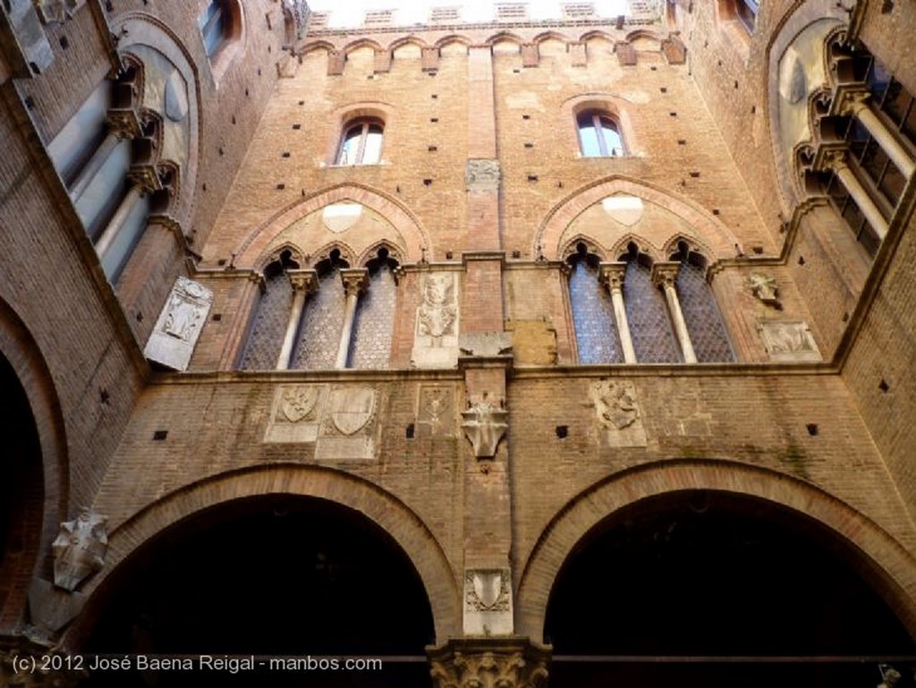 Siena
Cappella di Piazza
Toscana