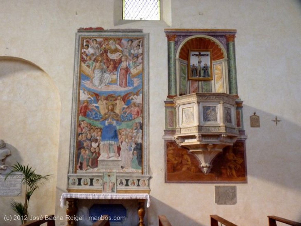 San Gimignano
Fresco con Madonna
Siena